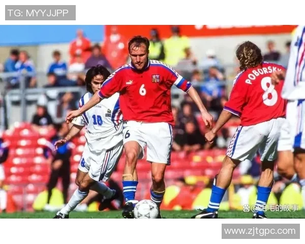 豪门球星风采齐聚球场赛季聚焦顶级球员对决与荣耀瞬间 豪门球星风采齐聚球场赛季聚焦顶级球员对决与荣耀瞬间