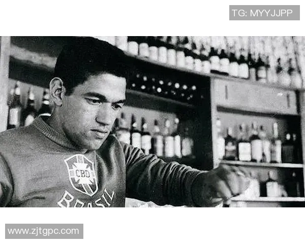 足球历史上首位豪门球星的崛起与影响力探究